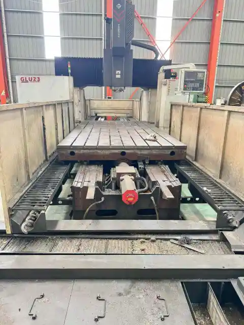 Máquina de Fresado de Pórtico Haitian 4028 Usada con Control FANUC MD