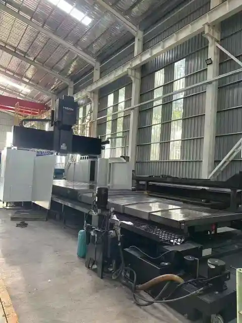 Fresadora de pórtico Haitian 6028 usada con cabezal automático y control FANUC Plus