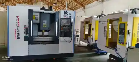 Pusat Pemesinan Vertikal Bekas dengan Sistem FANUC Plus, Pergerakan 800 x 550 x 550
