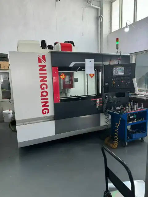 Pusat Permesinan Vertikal Ningqing VC850 Bekas Tahun 2021