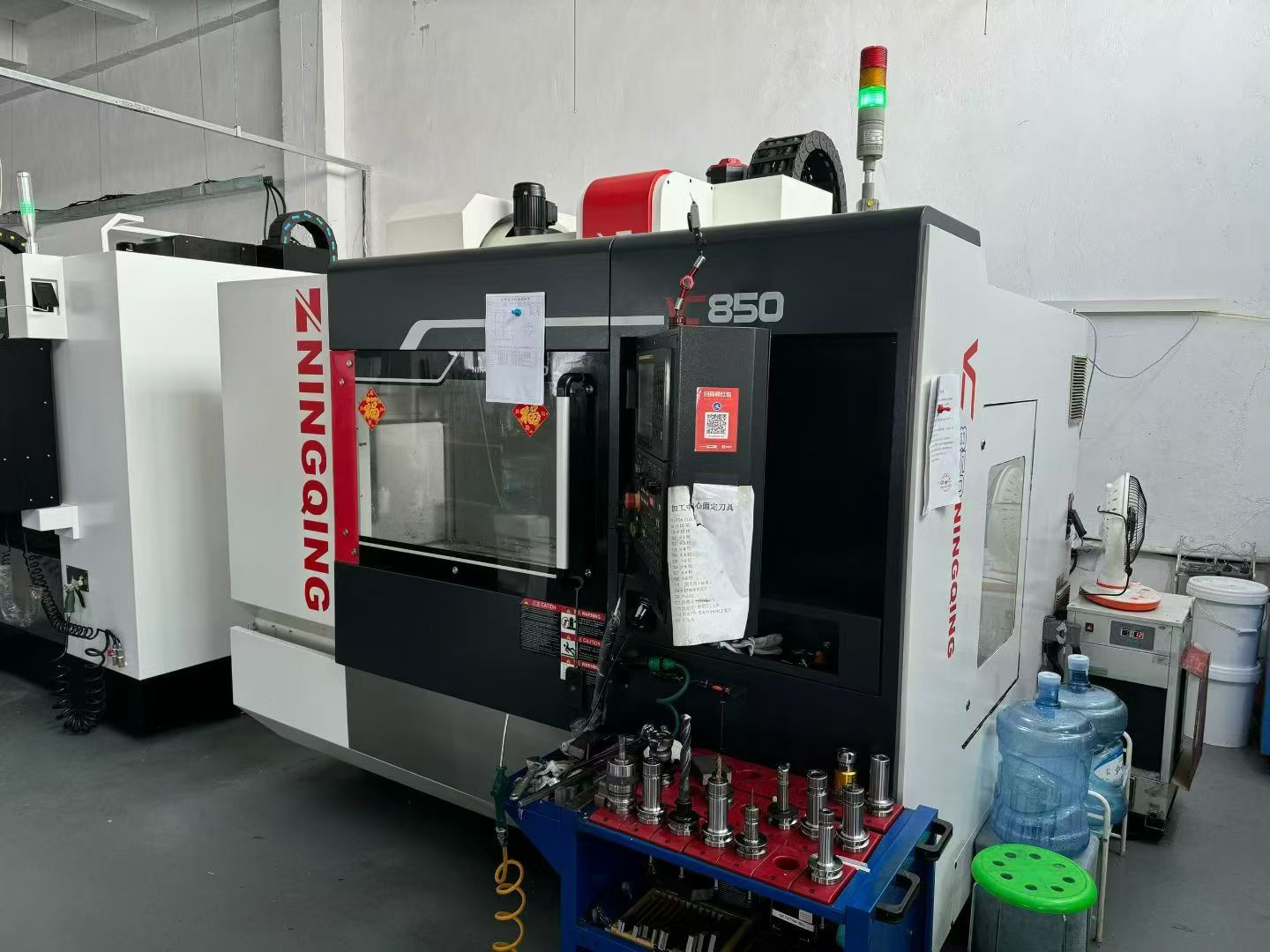 Used Vertical Machining Center photo 2