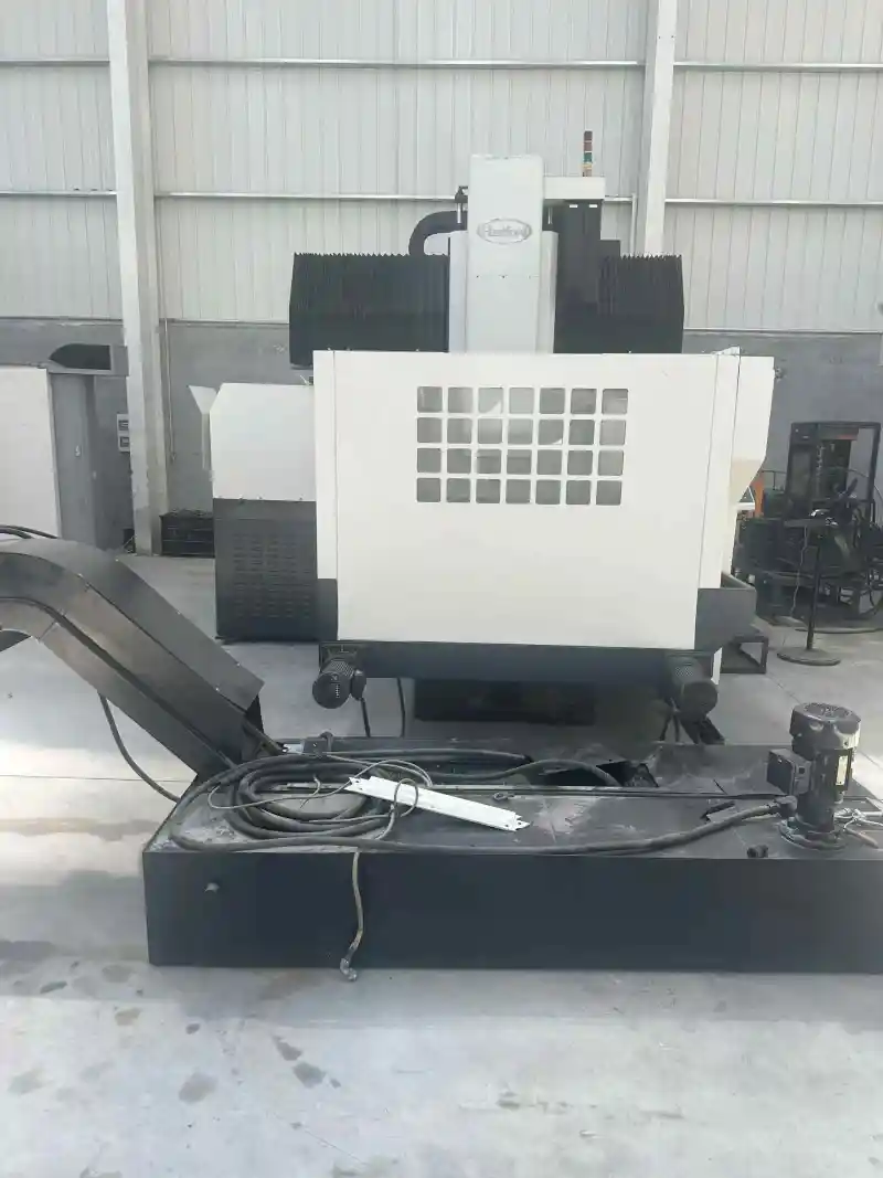 Used Xiehong 2150 Vertical Machining Center with Fanuc Control photo 1