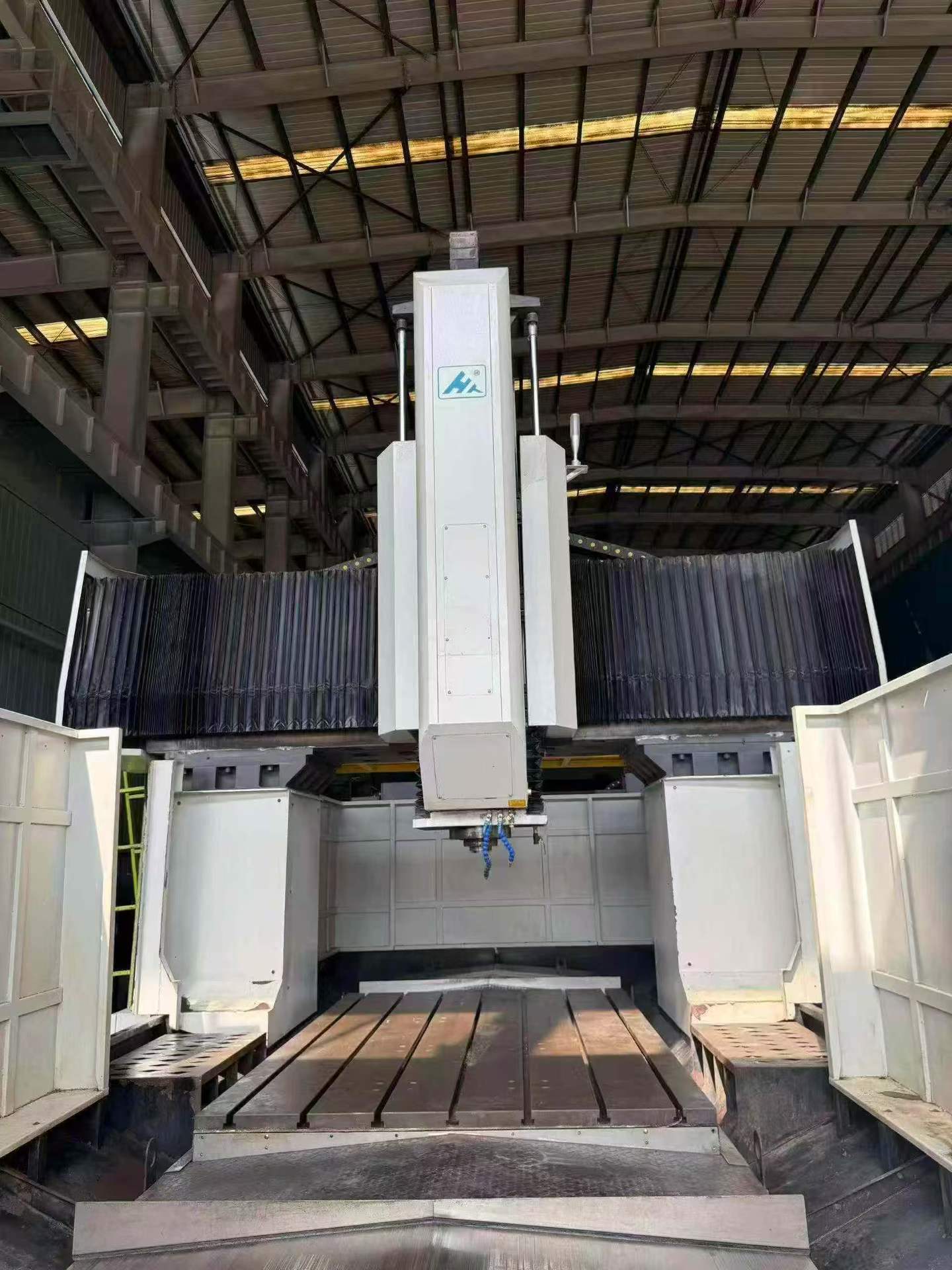 Used Heavy Duty CNC Gantry Milling Machine with 2600 mm x 1600 mm Worktable photo 3