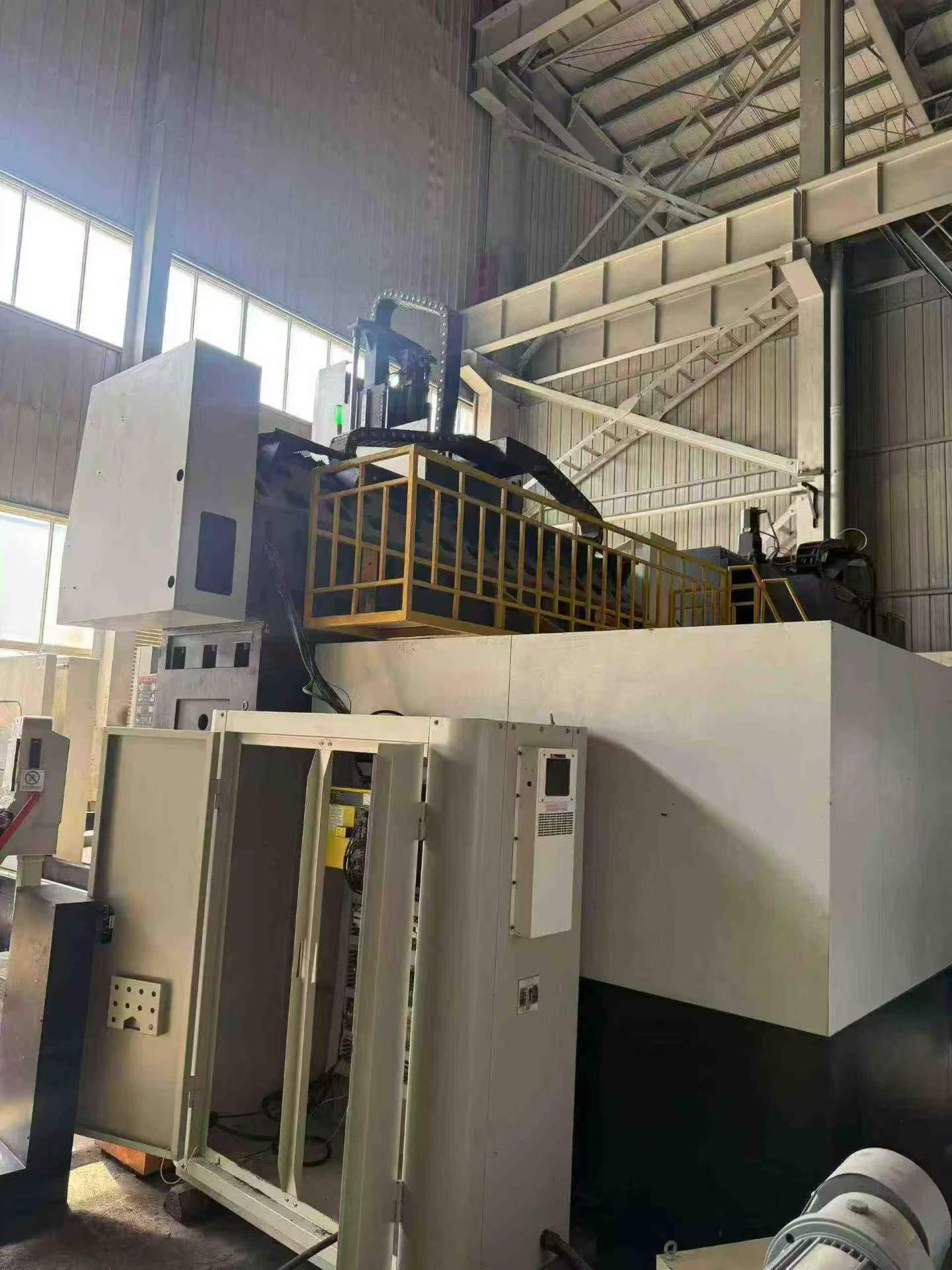 Used Heavy Duty CNC Gantry Milling Machine with 2600 mm x 1600 mm Worktable photo 4