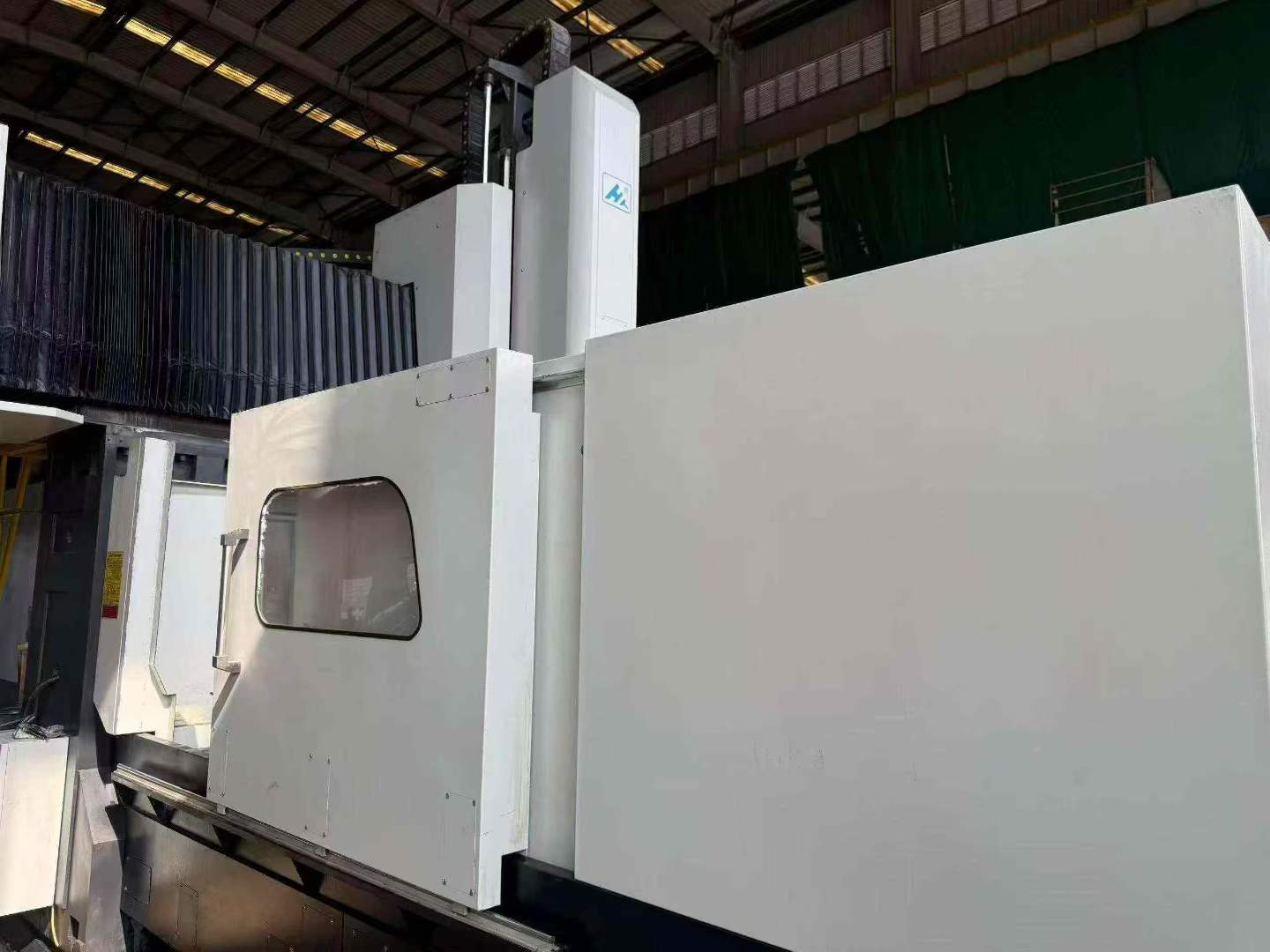 Used Heavy Duty CNC Gantry Milling Machine with 2600 mm x 1600 mm Worktable photo 7