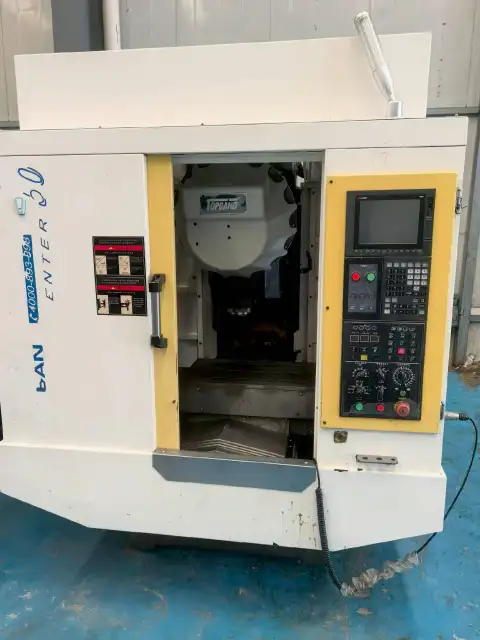 Centro de taladrado y roscado con control Mitsubishi M 80 – 3 unidades en stock
