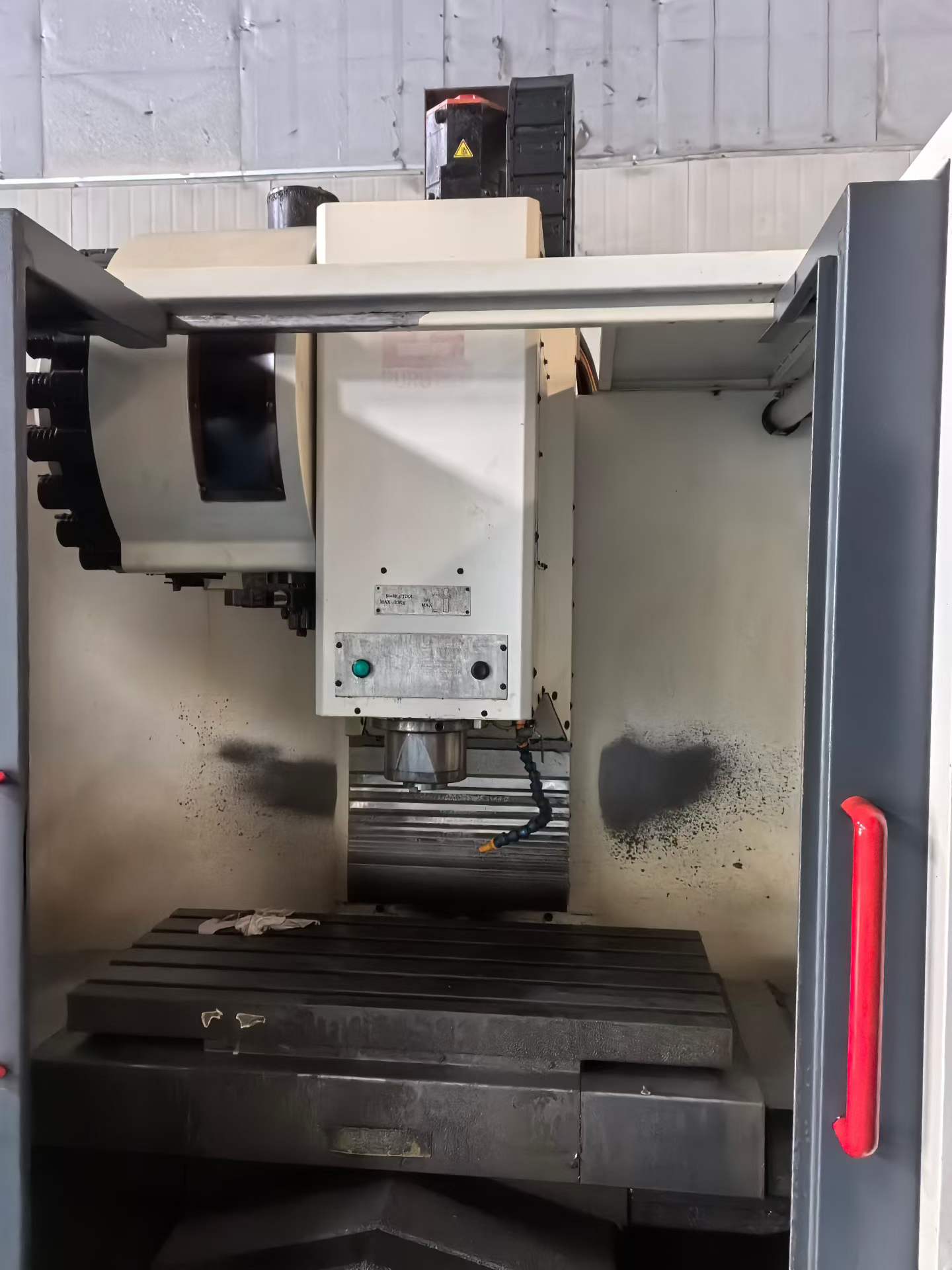 Used 850 Machining Center with Fanuc MF Control photo 4