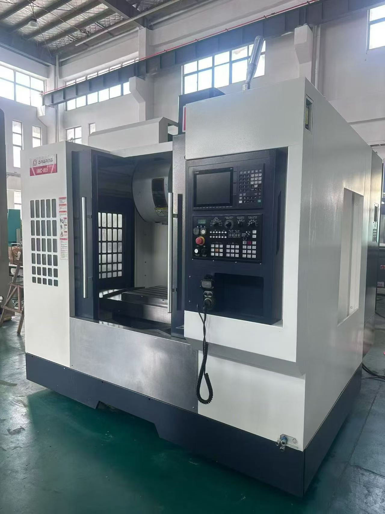 Used 855 Machining Center with Mitsubishi M 80 Control photo 2