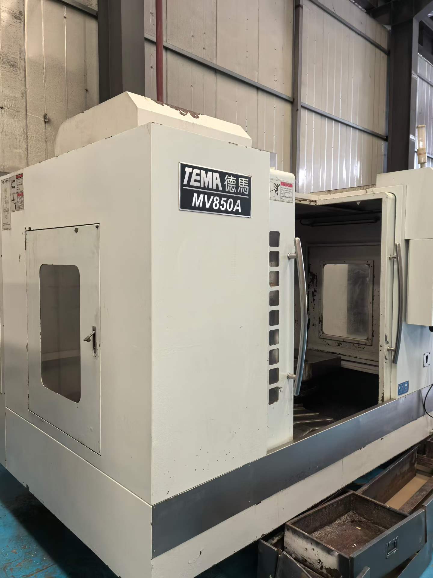 Used DeMa 850 Machining Center with Fanuc Control photo 2
