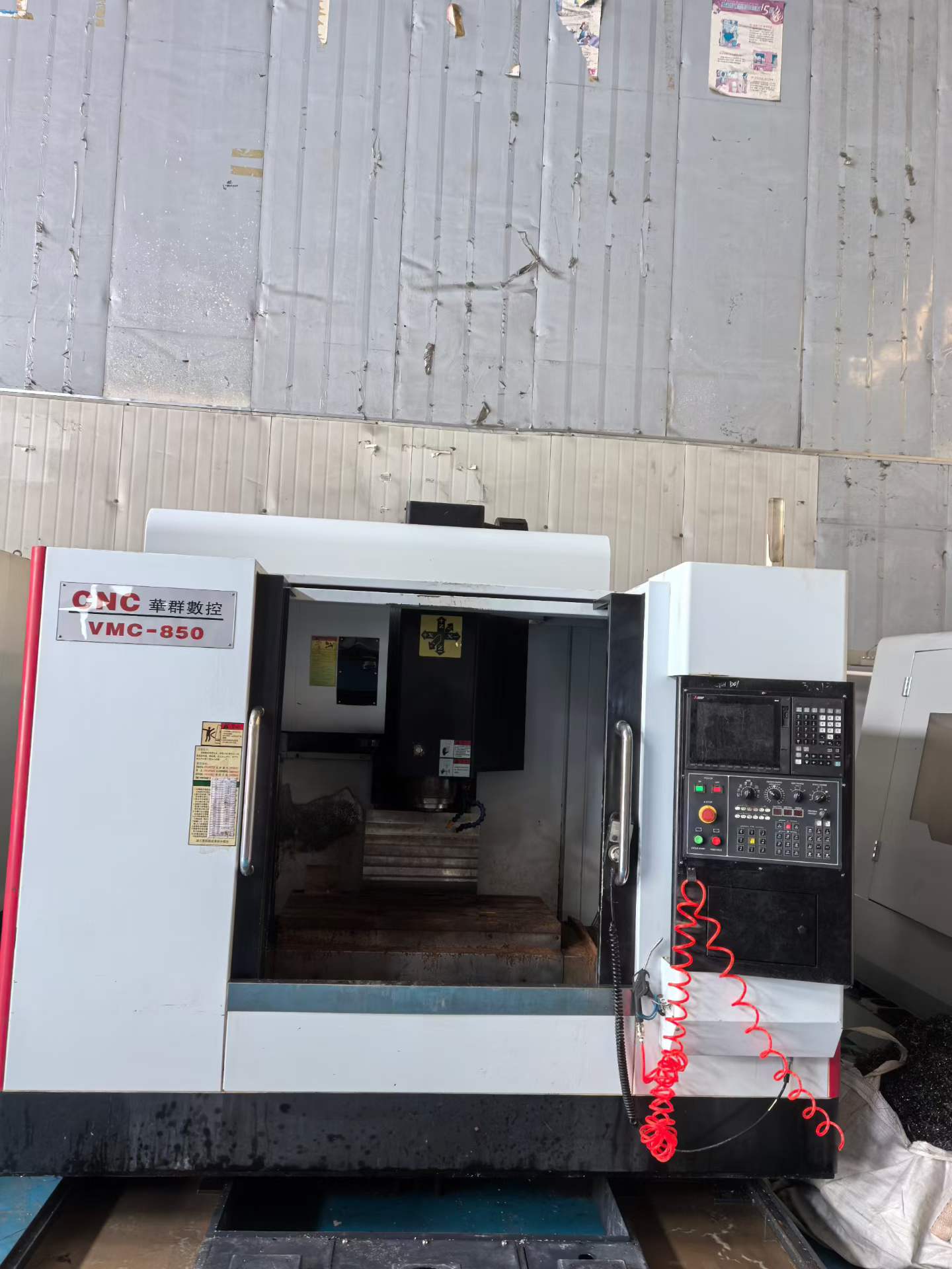 Used Huaqun 850 Machining Center with Mitsubishi M 80 Control