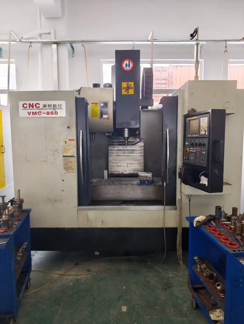 Used Huaqun 855 Machining Center with FANUC photo 1