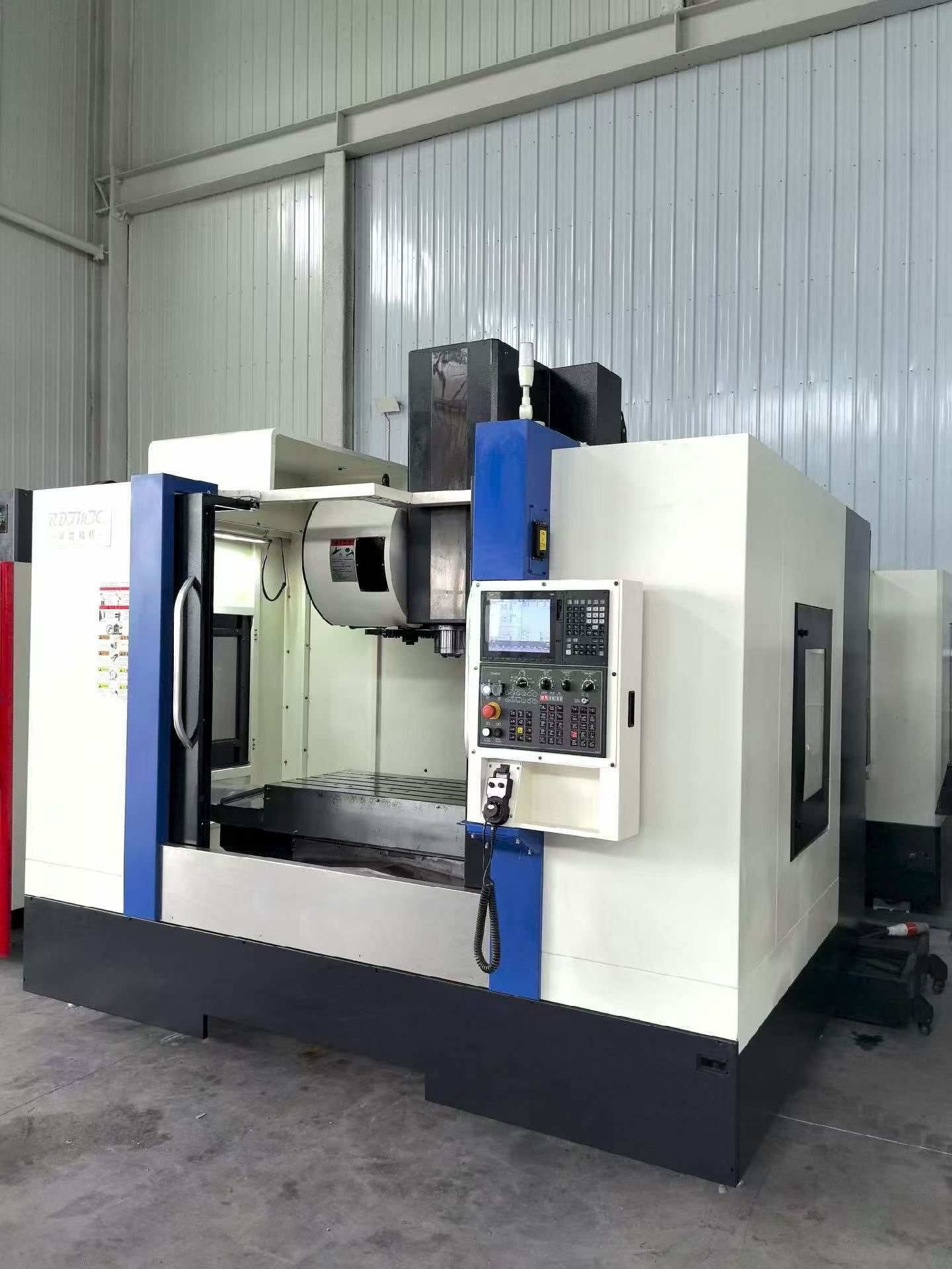 Used 1160 Vertical Machining Center with Mitsubishi M 80 Control photo 2