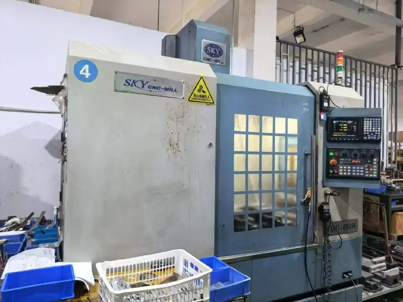 Used 650 Machining Center with Mitsubishi Control System photo 1