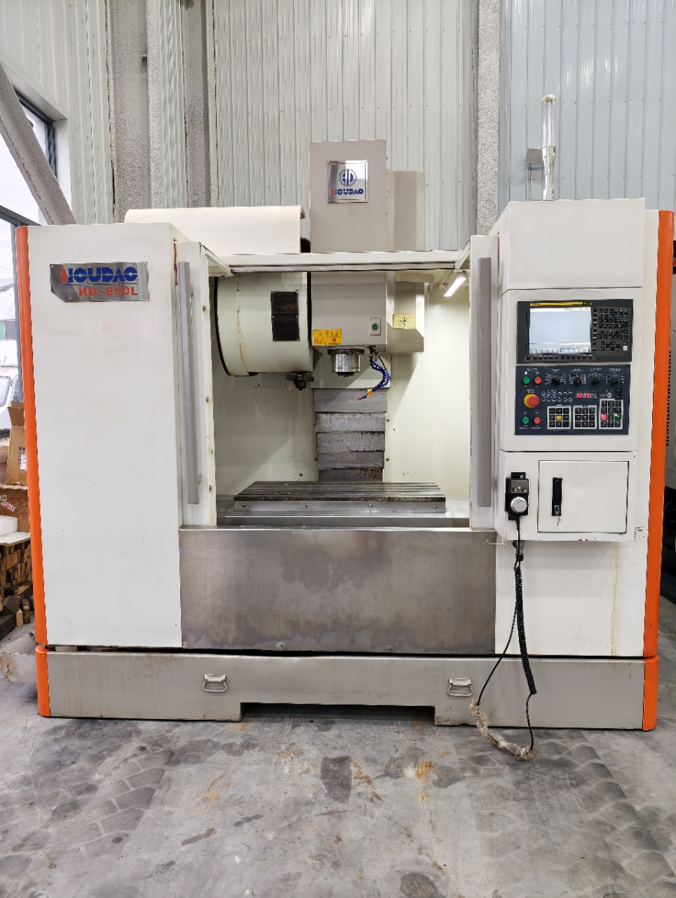 ศูนย์เครื่องจักรกล Houdao 850 มือสอง ระบบควบคุม FANUC
