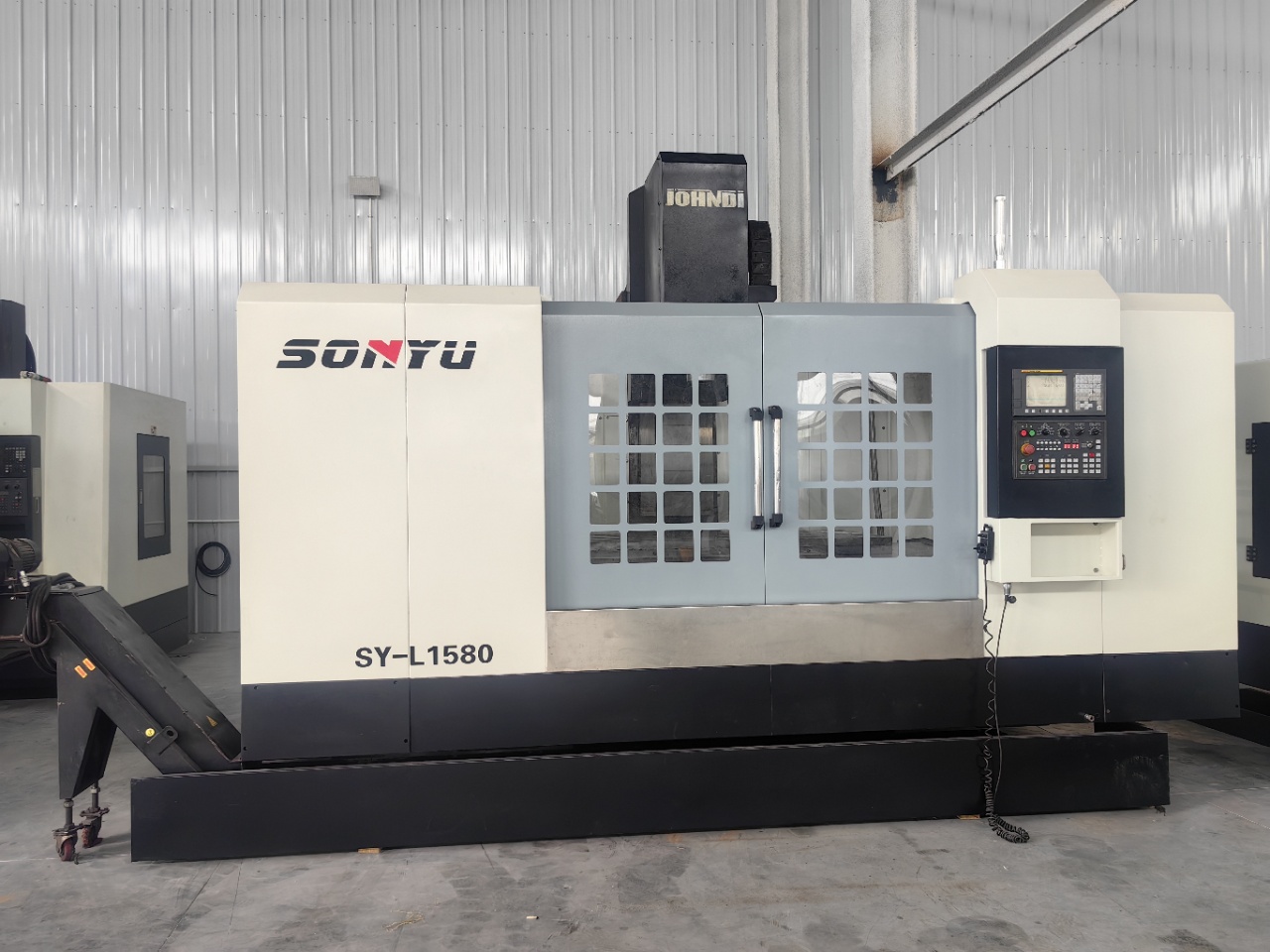 แมชชีนนิ่งเซ็นเตอร์แนวตั้ง Qiaodi 1580 มือสอง พร้อมระบบควบคุม FANUC