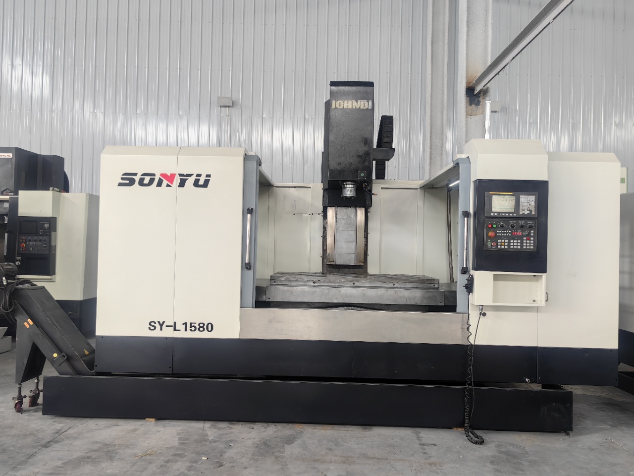 Used Qiaodi 1580 Vertical Machining Center with FANUC Control photo 2