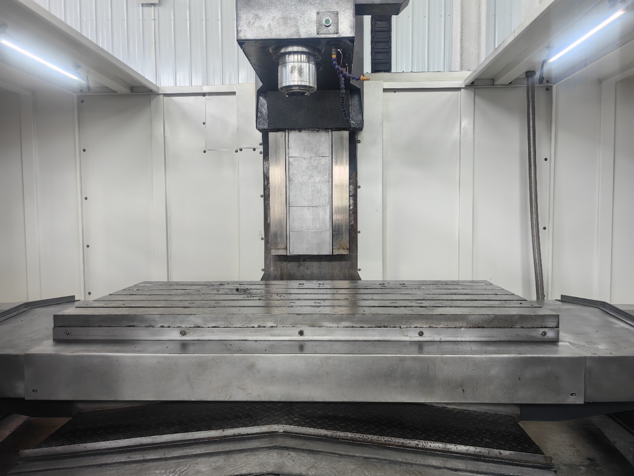 Used Qiaodi 1580 Vertical Machining Center with FANUC Control photo 4
