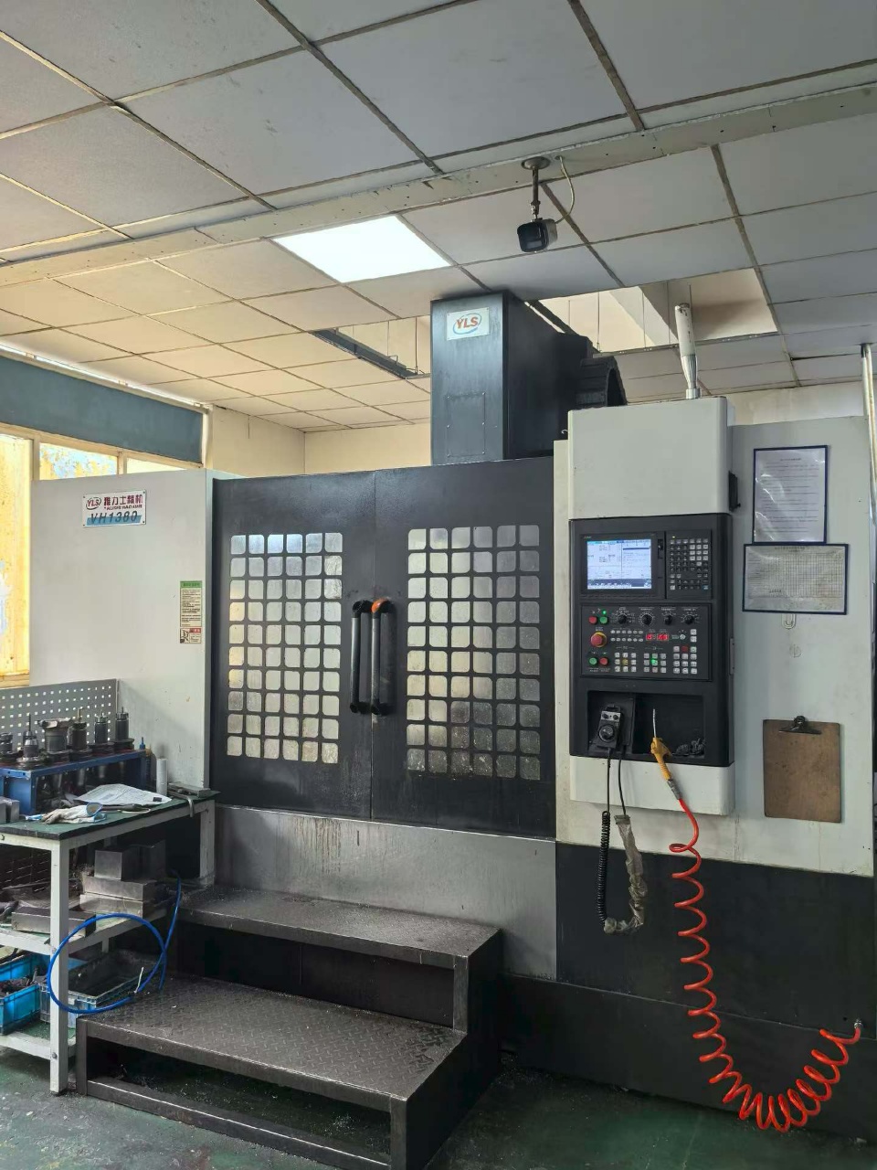 Used Yalishi 1380 Vertical Machining Center with Mitsubishi M 80 photo 2