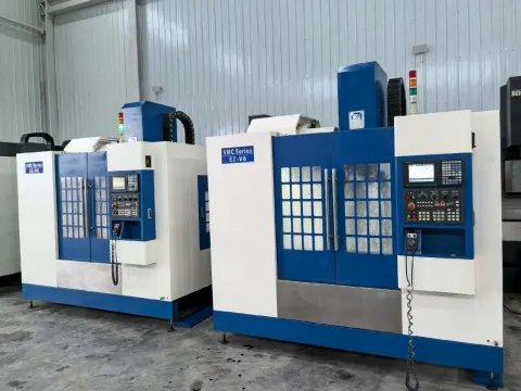 Centro de mecanizado vertical Yizheng 850 usado con Mitsubishi M 70 A