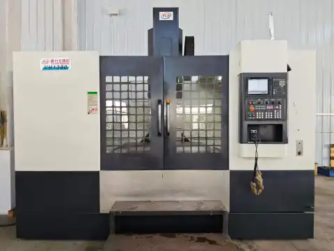 Fresadora CNC Yalishi 1380 usada con Mitsubishi M 80