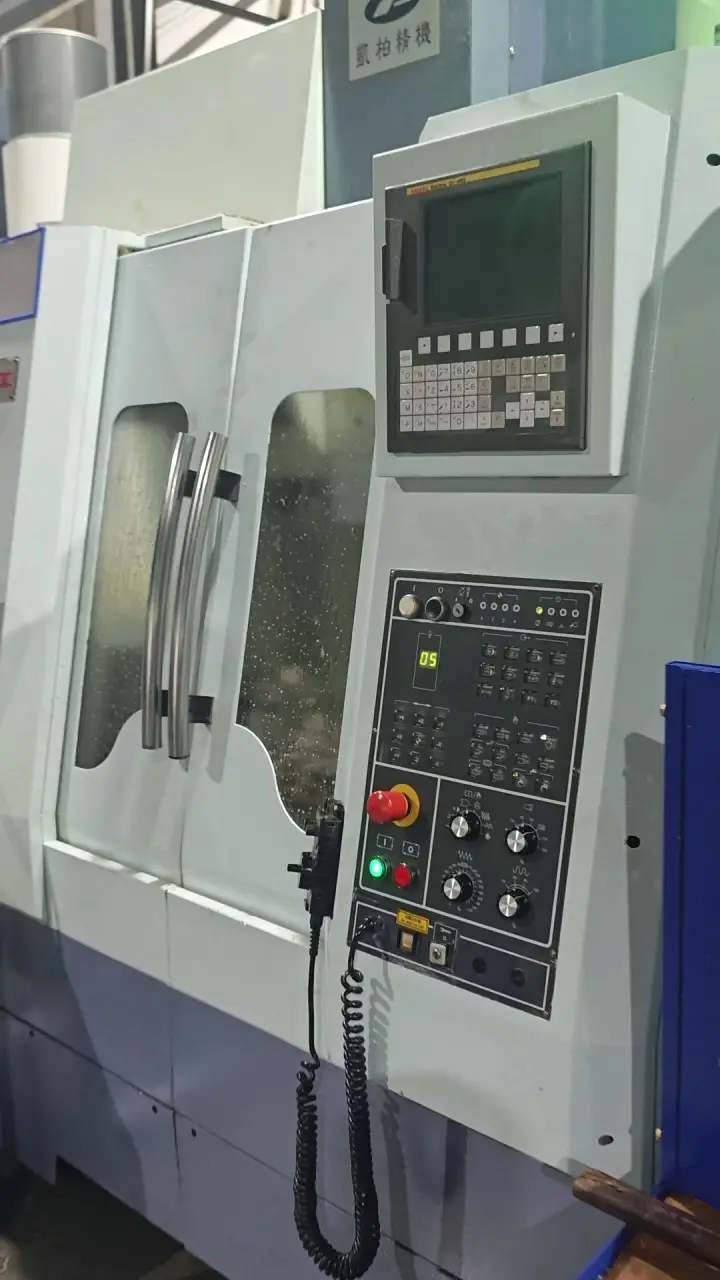 Used CAMPRO 550 Machining Center with FANUC Controller video thumbnail