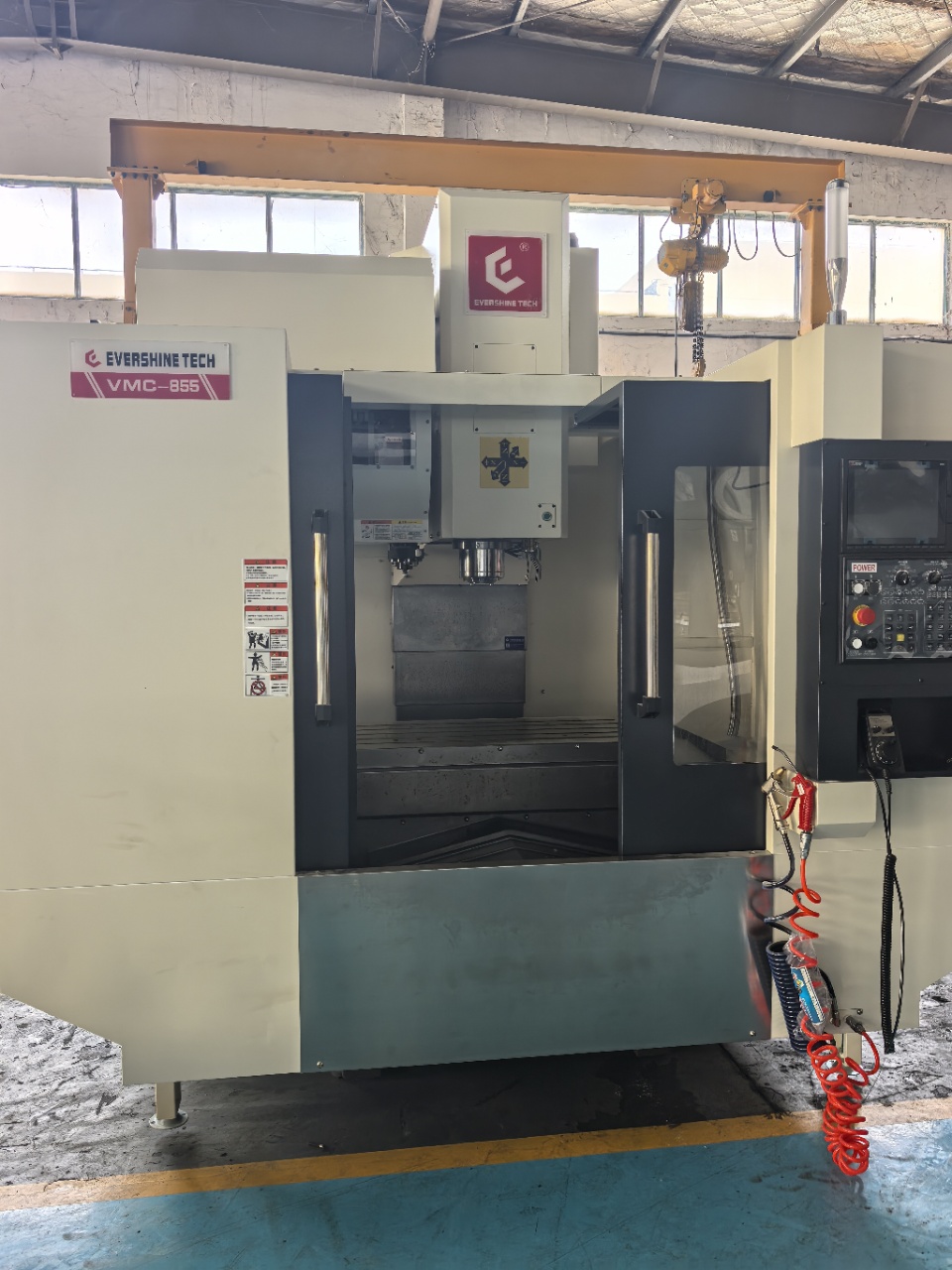 Centro de mecanizado vertical Jiangsu Hengyu VMC 855 usado con Mitsubishi M 80