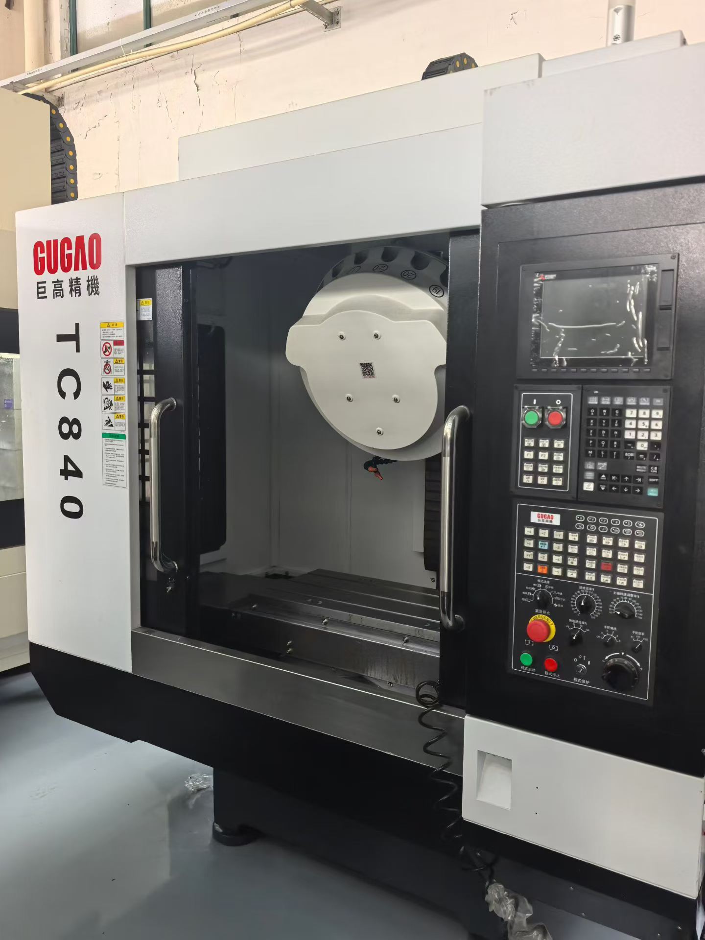 Used Jugao TC 840 Drilling and Tapping Center with Mitsubishi M 80 Control photo 2