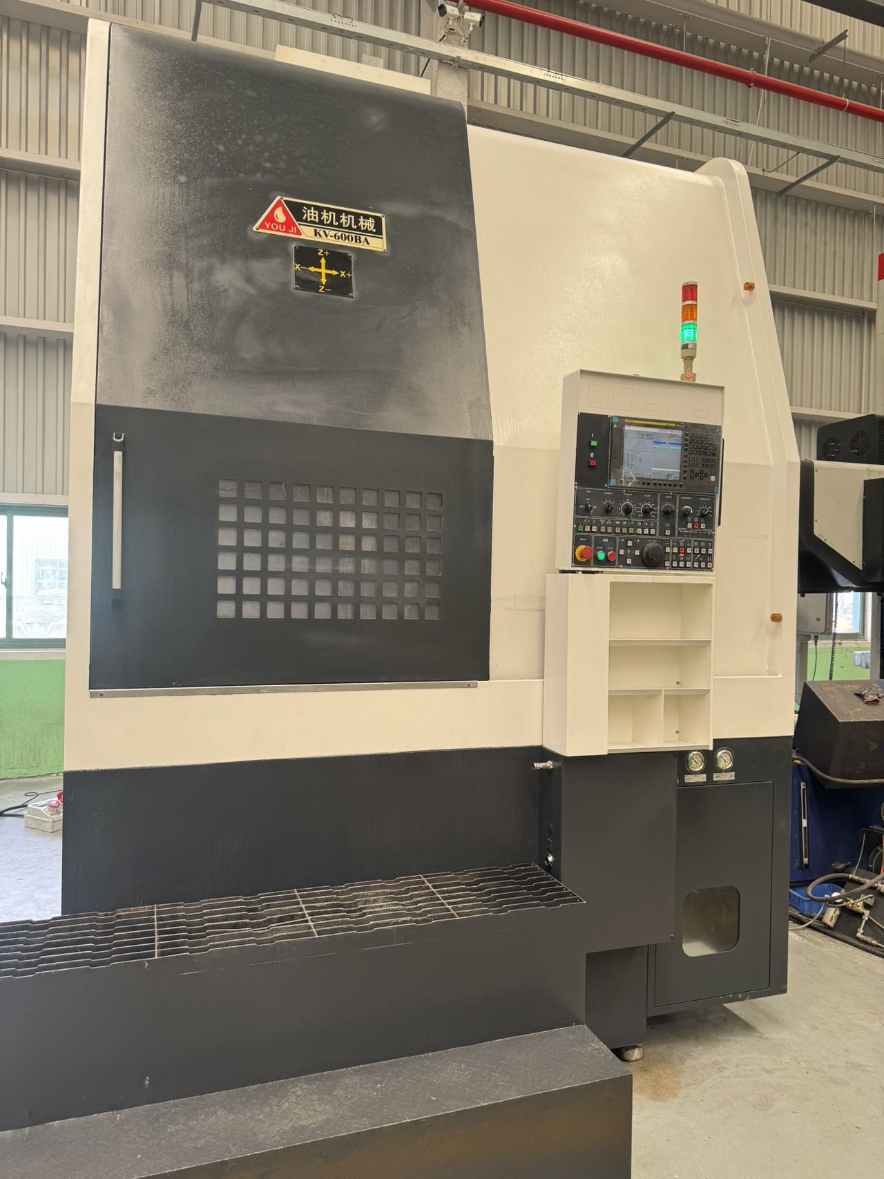 Used You Ji KV-600 BA Heavy Duty CNC Vertical Lathe photo 2