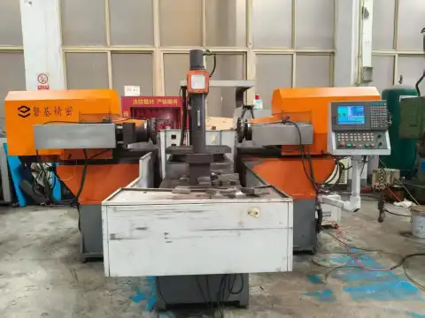 เครื่องกัด CNC สองหัว Panji 850 ปี 2020 ควบคุมด้วย SYNTEC