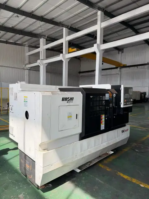 Torno CNC Baoji SK 50 P usado con control GSK 980 TDi