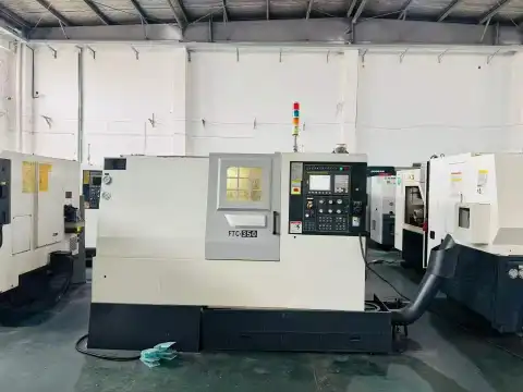 Torno CNC Fair Friend FTC-350 usado con control FANUC TF