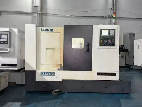 مخرطة CNC مستعملة Lunan CLK 6140 S بسرير مائل مع تحكم FANUC TD