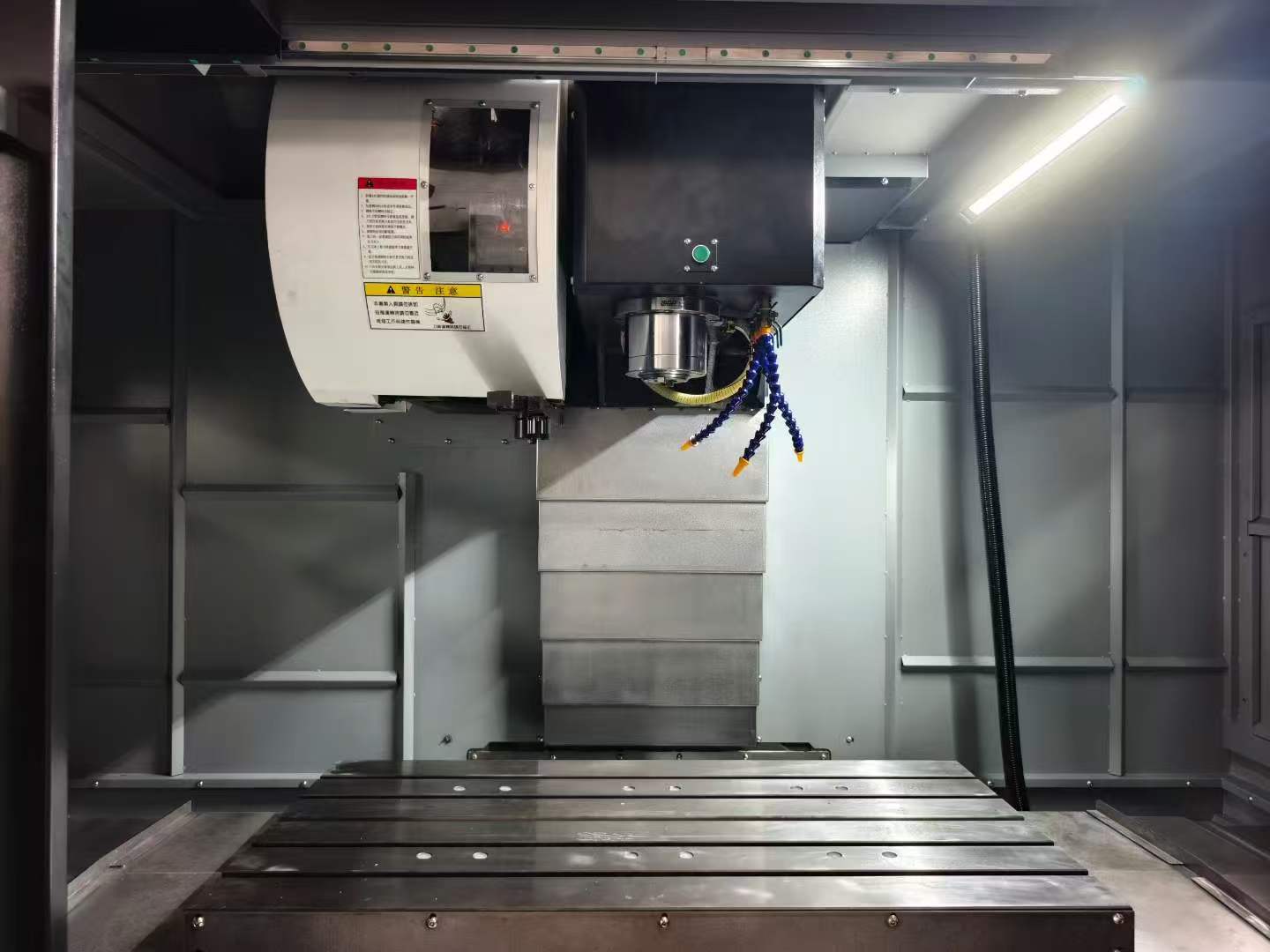 New 1160 Vertical Machining Center photo 4