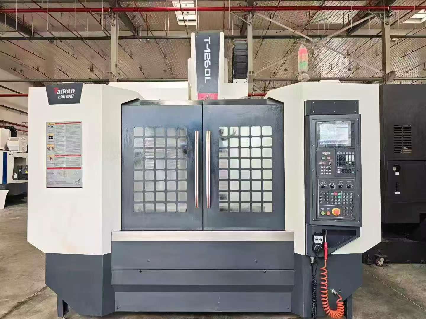 Centro de mecanizado vertical Taiqun T-1260 L nuevo con Mitsubishi M80