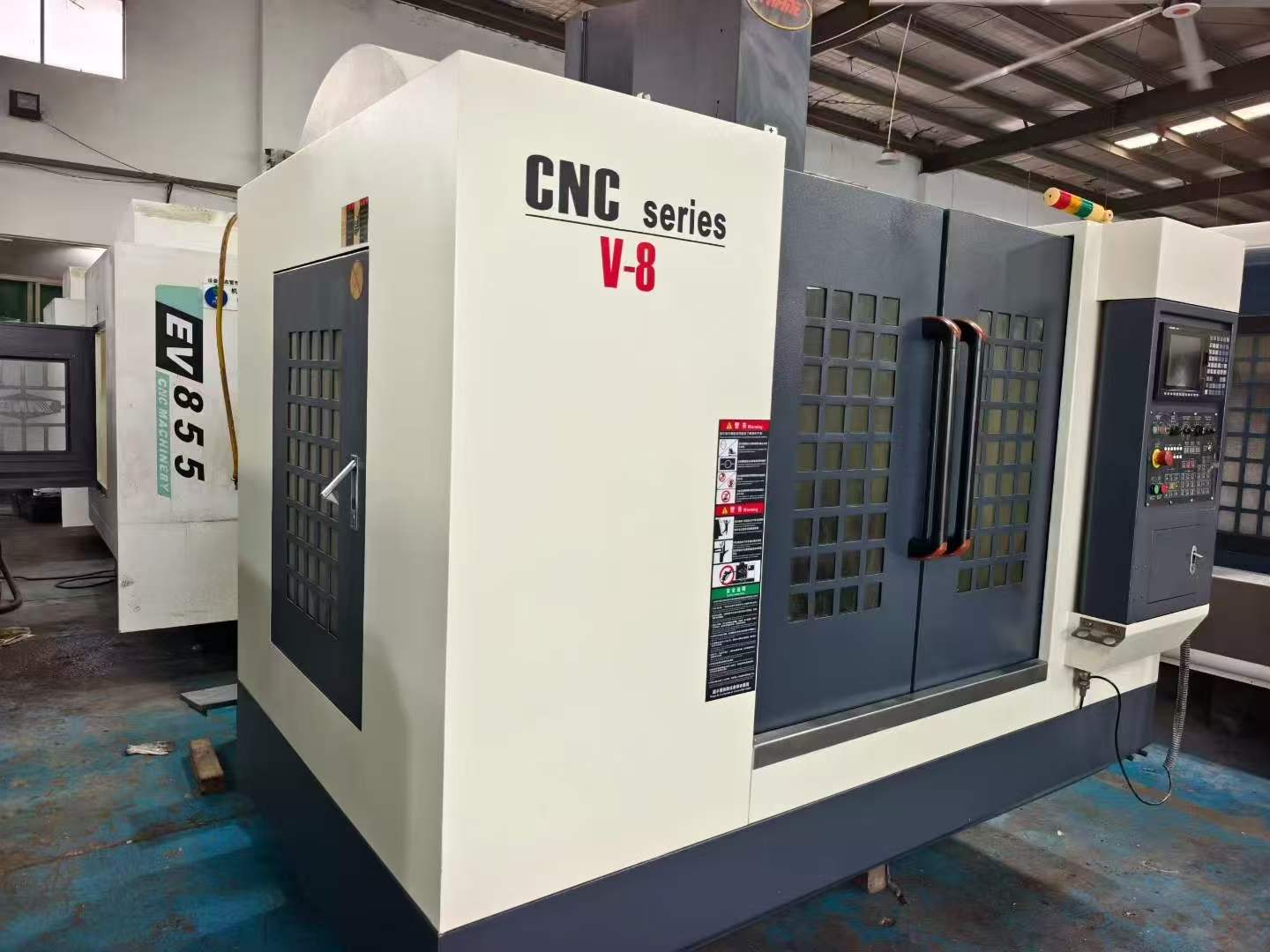 Used Qiaofeng 850 / V 8 Vertical Machining Center with Mitsubishi M 70 photo 3