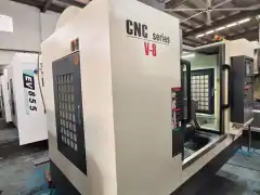 Used Qiaofeng 850 / V 8 Vertical Machining Center with Mitsubishi M 70 photo 4