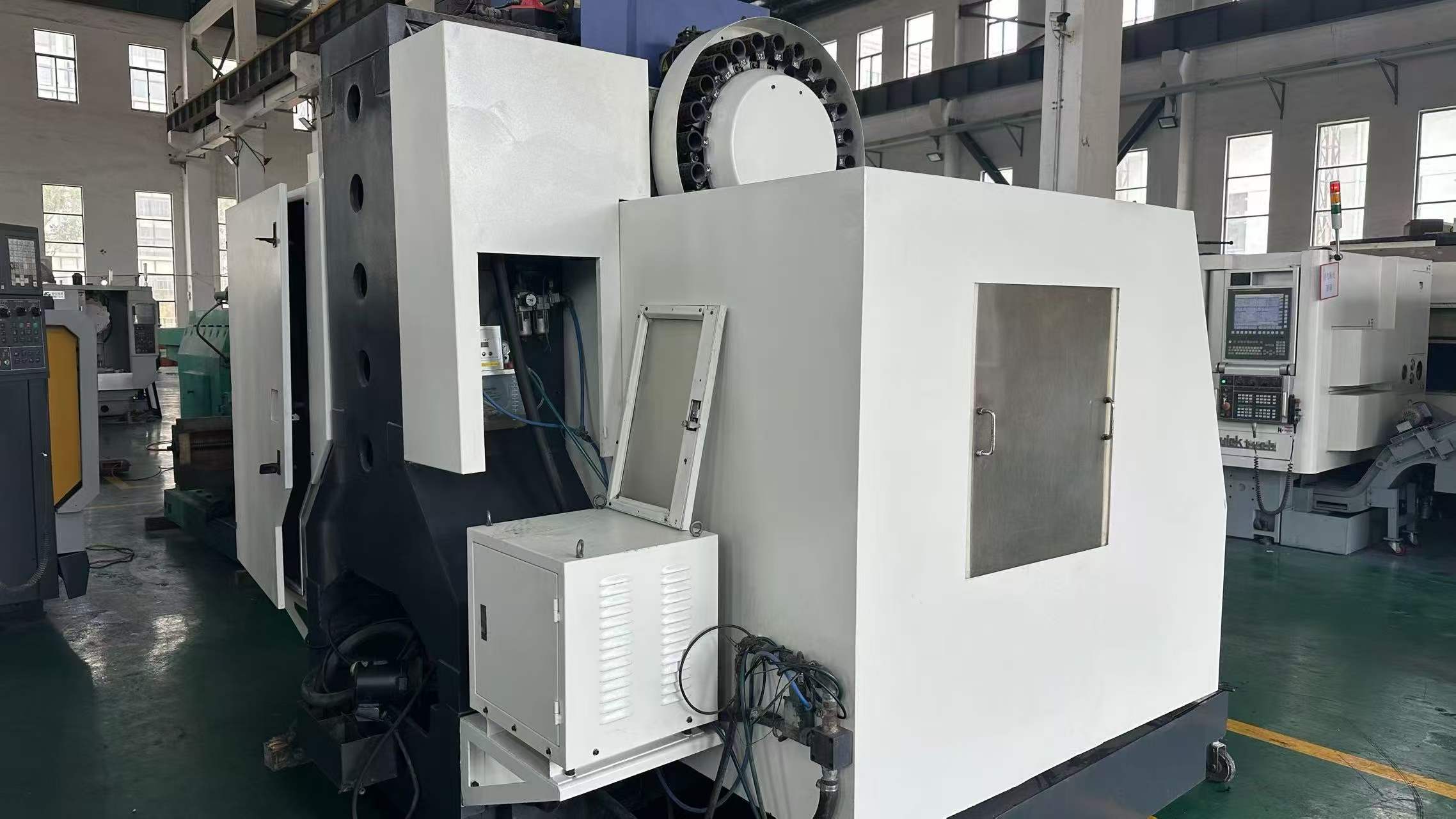 Used Shuangniao 1060 / 1000 Vertical Machining Centers with FANUC MD (Multiple Units) photo 3