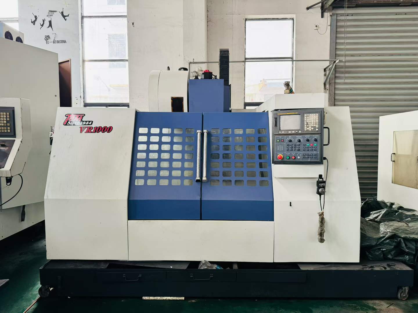 ศูนย์แมชชีนนิ่งเซ็นเตอร์แนวตั้ง Shuangniao VR 1000 (1060) มือสอง พร้อม FANUC MD