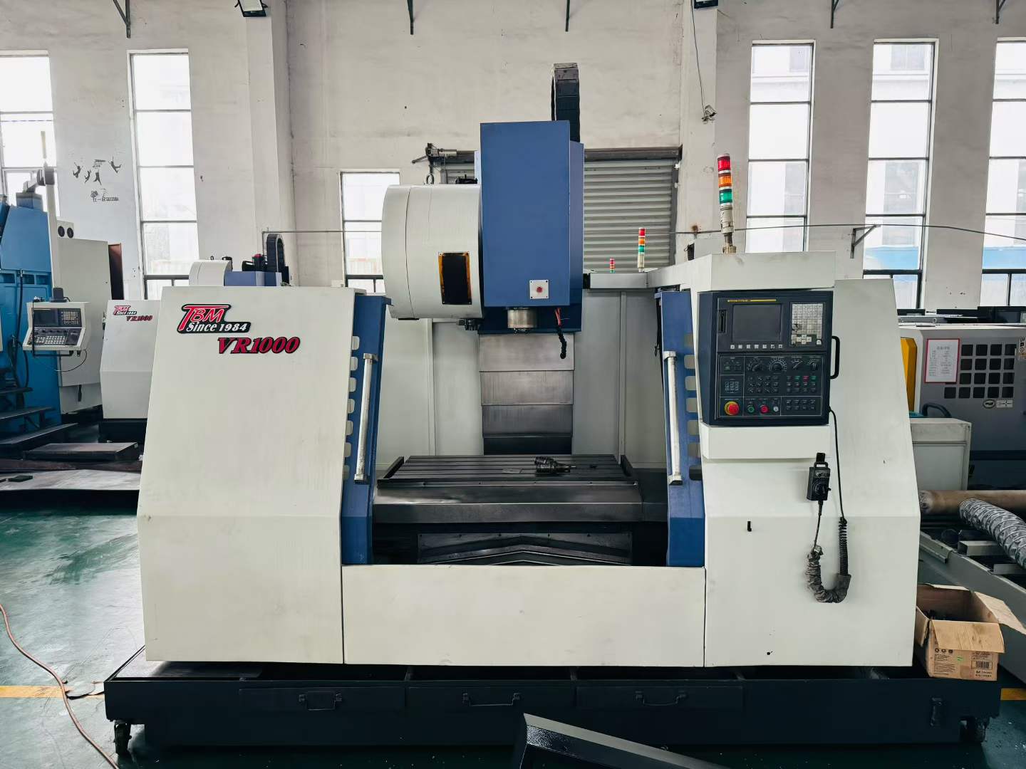 Used Shuangniao VR 1000 Vertical Machining Center (1060) with Fanuc MD photo 2