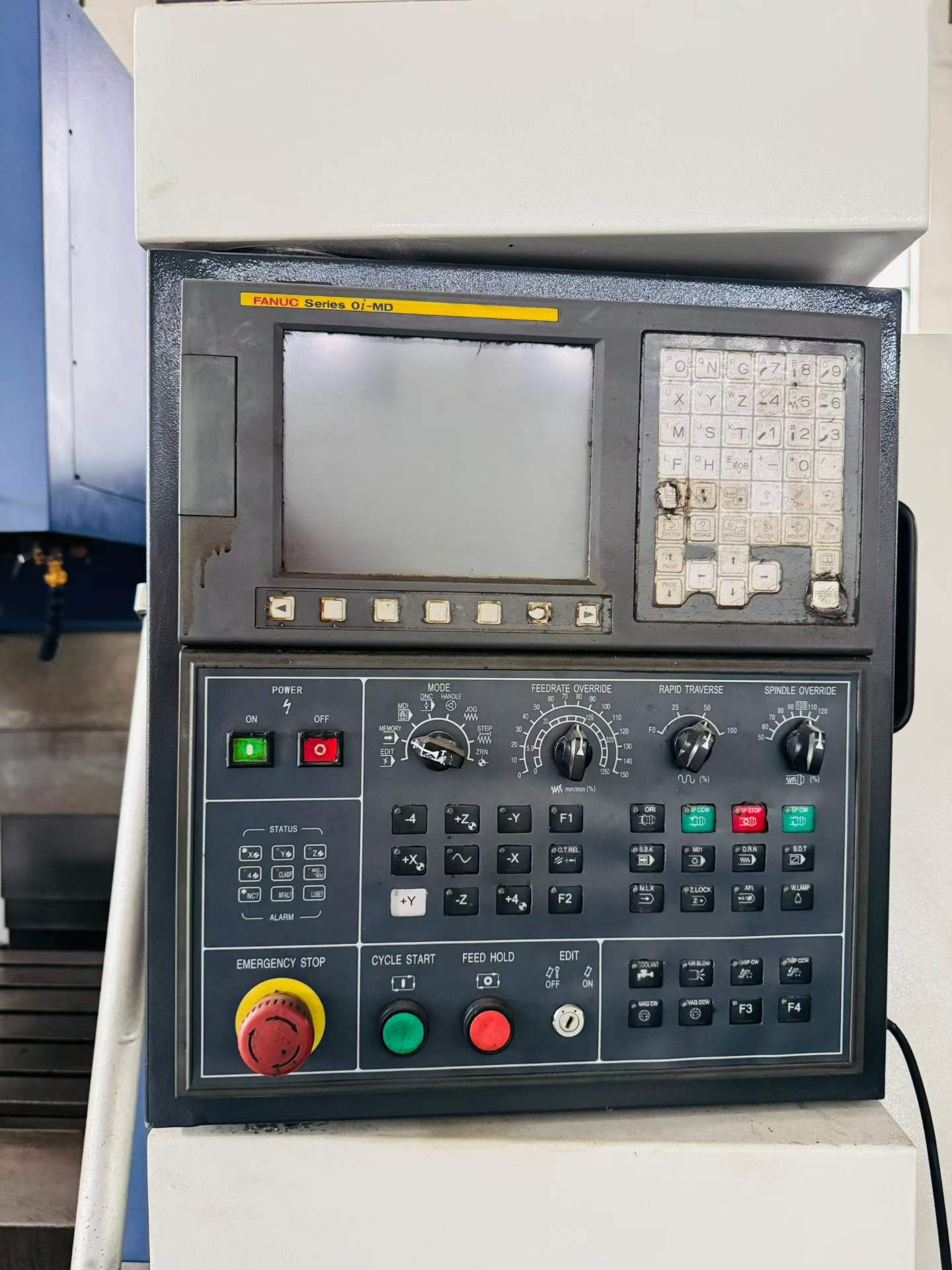 Used Shuangniao VR 1000 Vertical Machining Center (1060) with Fanuc MD photo 3
