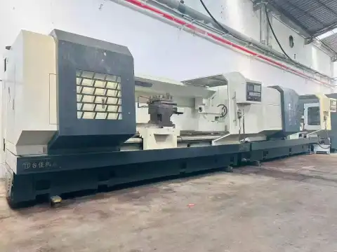 เครื่องกลึง CNC 61100 x 2000