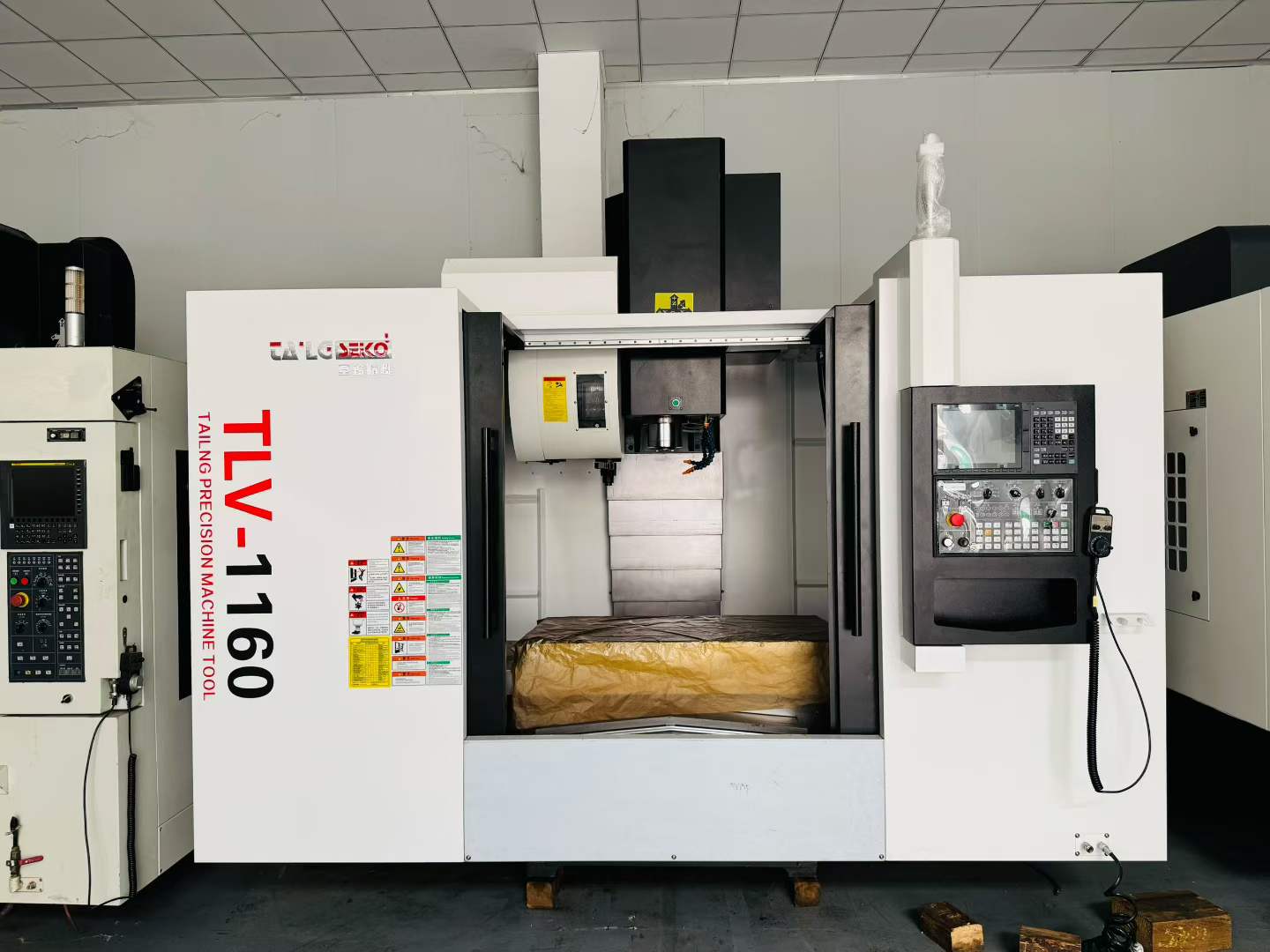 Tailin 1160 Heavy Duty Vertical Machining Center, New Exhibition Machine photo 2