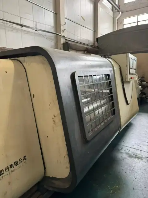 เครื่องกลึง CNC Anyang Xinsheng CK 6163 x 3000 มือสอง