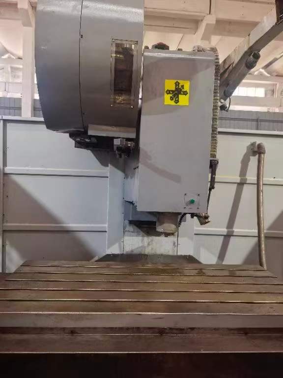 Used Baoji 1580 Vertical Machining Center with Fanuc MD Control photo 3