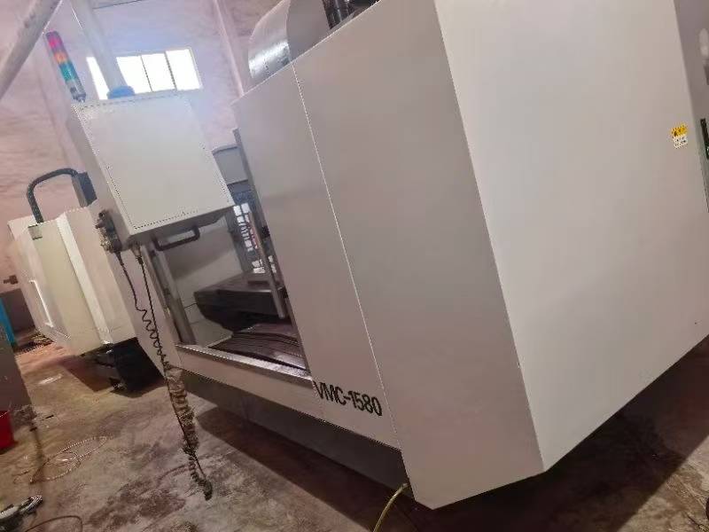 Used Baoji 1580 Vertical Machining Center with Fanuc MD Control photo 4