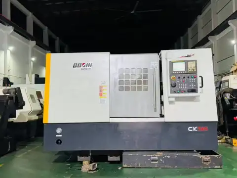 Torno CNC de torreta usado Baoji CK 50 S con control FANUC TD