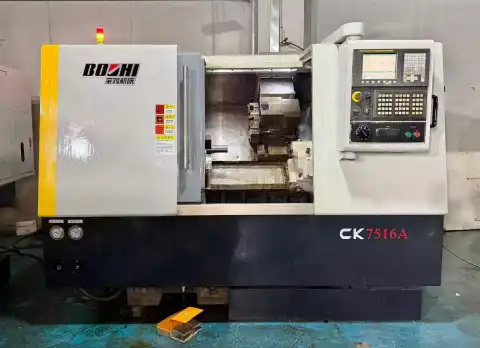Torno CNC de bancada inclinada y torreta Baoji CK 7516 A usado con Fanuc