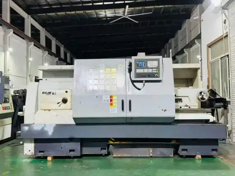 Torno CNC usado de servicio pesado Baoji HK 63 B x 1500