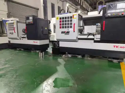 Torno CNC usado Baoji TK 40 con chuck hidráulico