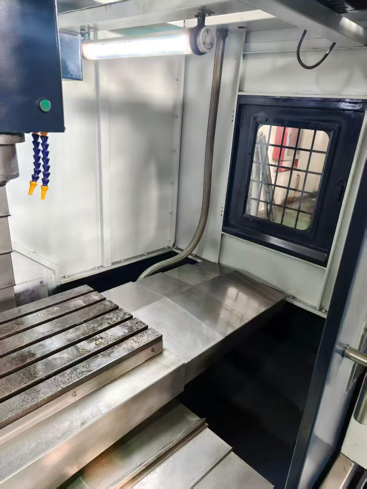 Used Dingtai 850 Vertical Machining Center photo 4